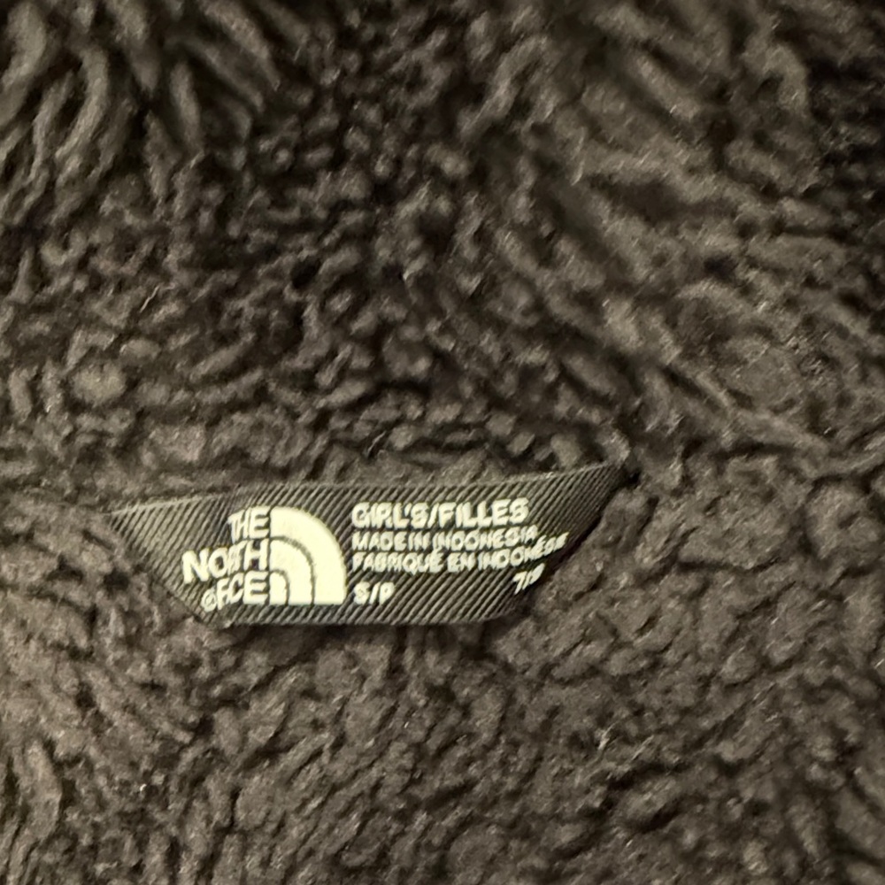 The North Face Kids Pink and Black Puffer Jacket - Picture 3 of 13
